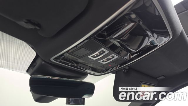 Land Rover Range Rover Velar 2.0 D240 R-Dynamic SE 2018 — фото 30