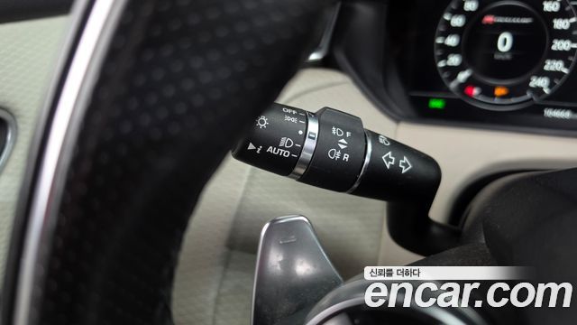 Land Rover Range Rover Velar 2.0 D240 R-Dynamic SE 2018 — фото 34