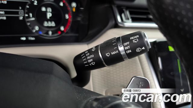 Land Rover Range Rover Velar 2.0 D240 R-Dynamic SE 2018 — фото 36