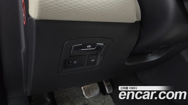 Land Rover Range Rover Velar 2.0 D240 R-Dynamic SE 2018 — фото 37