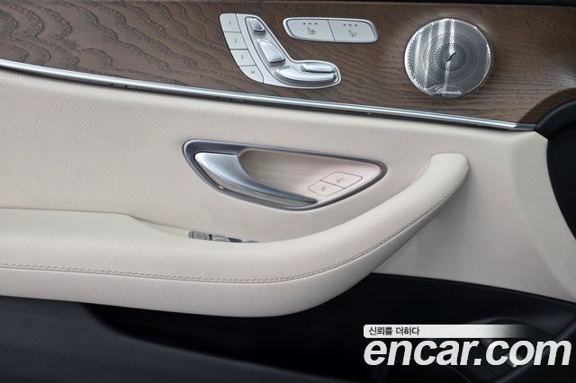 Mercedes-Benz E-Class (W213) E300e 4MATIC Exclusive 2021 — фото 19