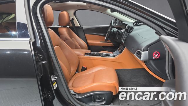 Jaguar XE 20d Portfolio 2016 — фото 11