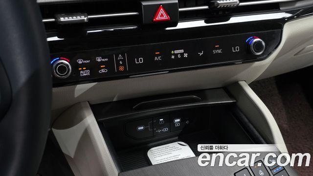 Kia Sportage (V) Gasoline 1.6 Turbo 2WD Signature 2026 — фото 19