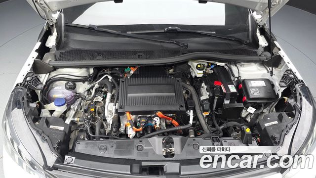Peugeot e-2008 (II) EV GT 2023 — фото 6