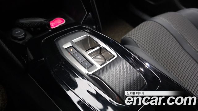 Peugeot e-2008 (II) EV GT 2023 — фото 9