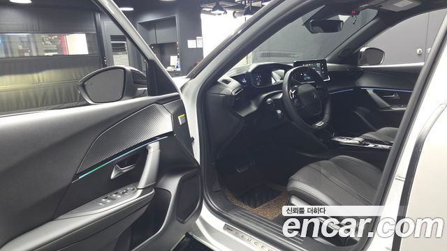 Peugeot e-2008 (II) EV GT 2023 — фото 10