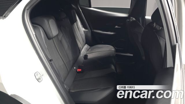Peugeot e-2008 (II) EV GT 2023 — фото 11
