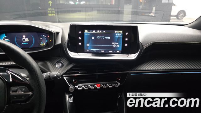 Peugeot e-2008 (II) EV GT 2023 — фото 14