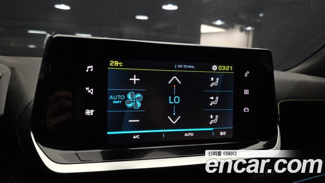 Peugeot e-2008 (II) EV GT 2023 — фото 17
