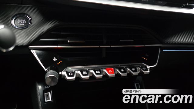 Peugeot e-2008 (II) EV GT 2023 — фото 19