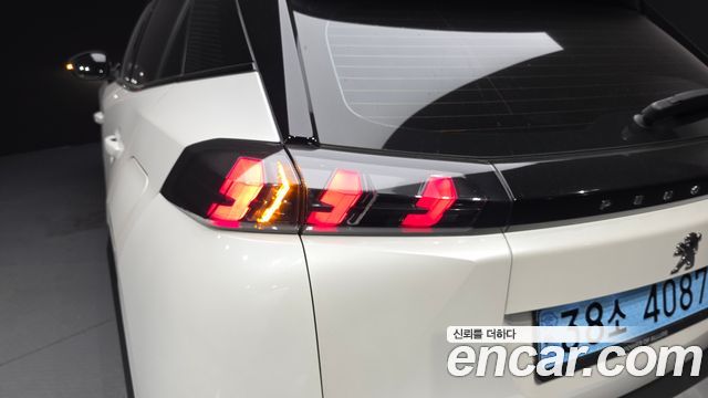 Peugeot e-2008 (II) EV GT 2023 — фото 23