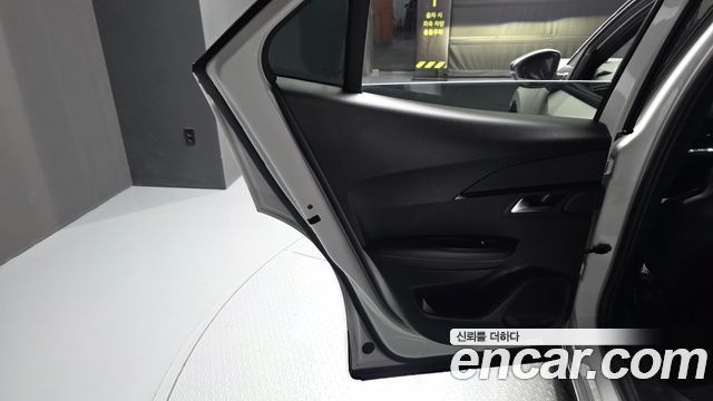 Peugeot e-2008 (II) EV GT 2023 — фото 25