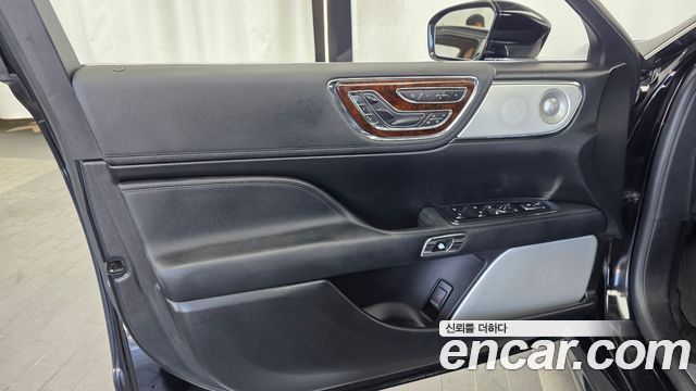 Lincoln Continental (X) 3.0 AWD 2019 — фото 24