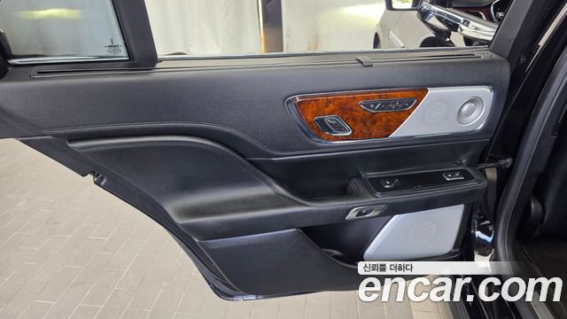 Lincoln Continental (X) 3.0 AWD 2019 — фото 25