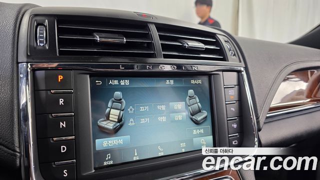 Lincoln Continental (X) 3.0 AWD 2019 — фото 32