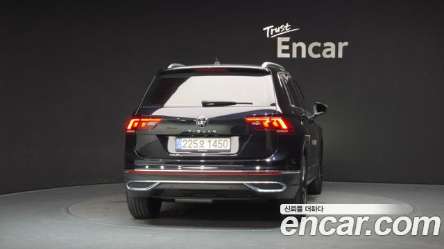 Volkswagen Tiguan (II) 2.0 TDI Premium 2022 — фото 4