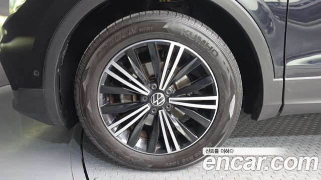 Volkswagen Tiguan (II) 2.0 TDI Premium 2022 — фото 5