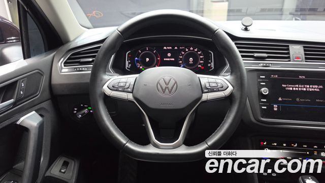 Volkswagen Tiguan (II) 2.0 TDI Premium 2022 — фото 13