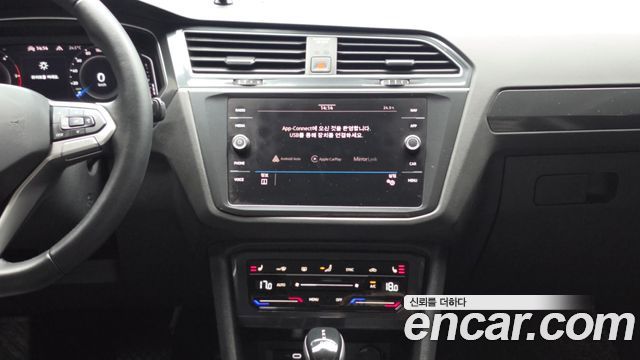 Volkswagen Tiguan (II) 2.0 TDI Premium 2022 — фото 19