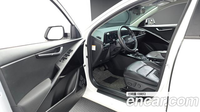 Kia Niro Prestige 2022 — фото 10