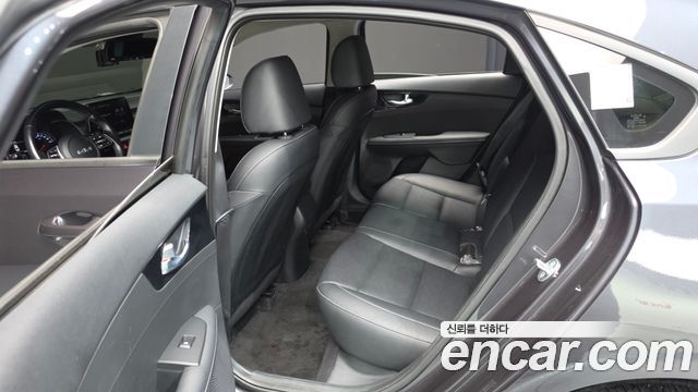 Kia K3 (II) 1.6 Prestige 2023 — фото 12