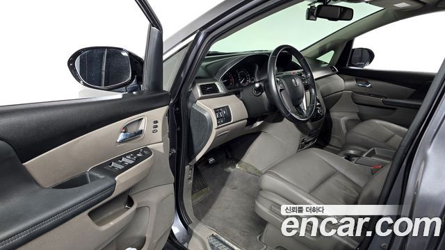 Honda Odyssey 3.5 4th 2016 — фото 10