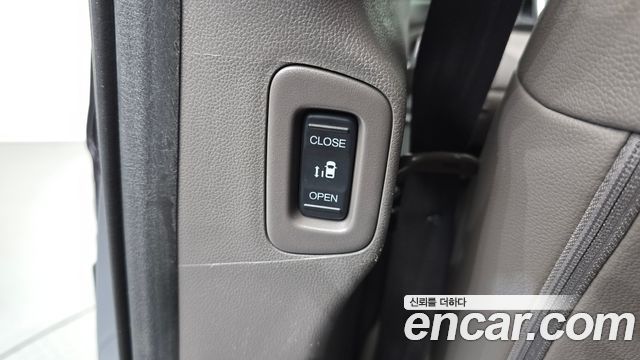 Honda Odyssey 3.5 4th 2016 — фото 19
