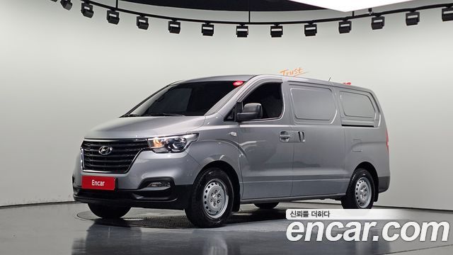 Hyundai Grand Starex Van 3-Seater Style 2019 — фото 1