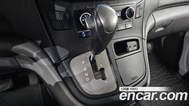 Hyundai Grand Starex Van 3-Seater Style 2019 — фото 9