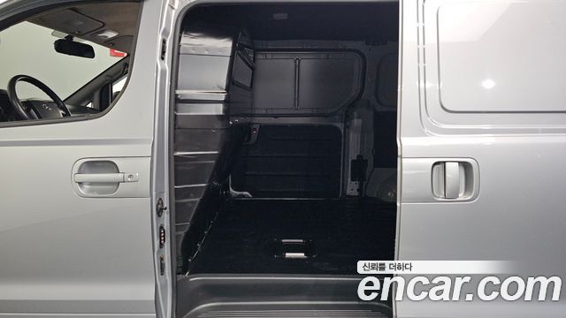 Hyundai Grand Starex Van 3-Seater Style 2019 — фото 11
