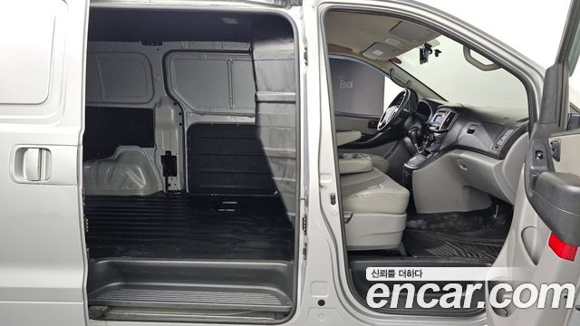 Hyundai Grand Starex Van 3-Seater Style 2019 — фото 12