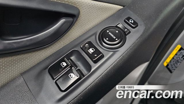 Hyundai Grand Starex Van 3-Seater Style 2019 — фото 13
