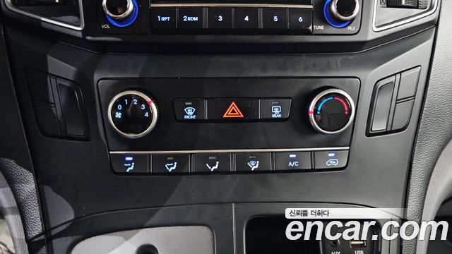 Hyundai Grand Starex Van 3-Seater Style 2019 — фото 17