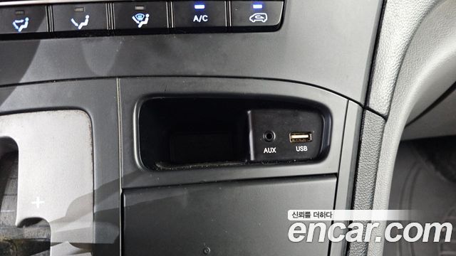 Hyundai Grand Starex Van 3-Seater Style 2019 — фото 18
