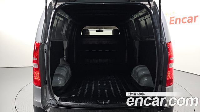 Hyundai Grand Starex Van 3-Seater Style 2019 — фото 20