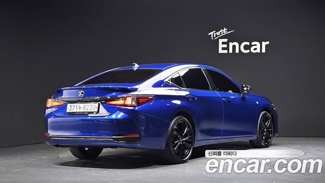 Lexus ES300h (VII) F-Sport 2023 — фото 2