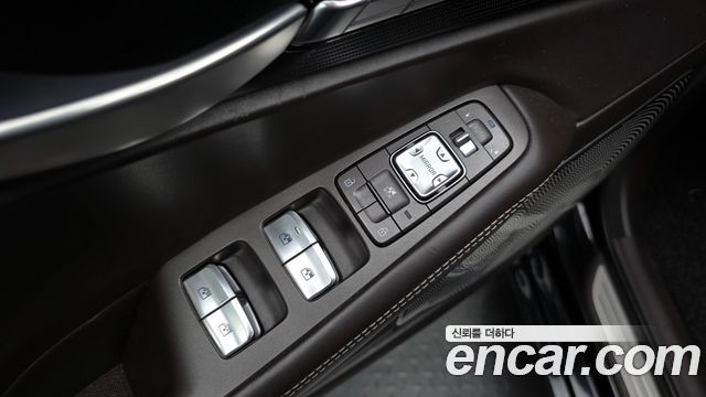 Genesis EQ900 5.0 GDI AWD Prestige 2016 — фото 28