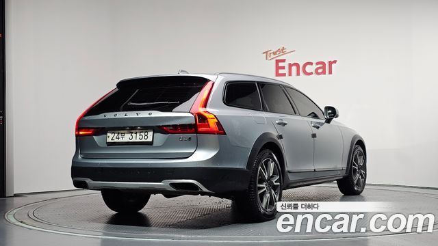 Volvo V90 Cross Country D5 PRO AWD 2018 — фото 2
