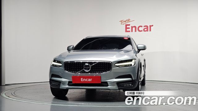 Volvo V90 Cross Country D5 PRO AWD 2018 — фото 3