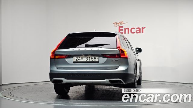 Volvo V90 Cross Country D5 PRO AWD 2018 — фото 4