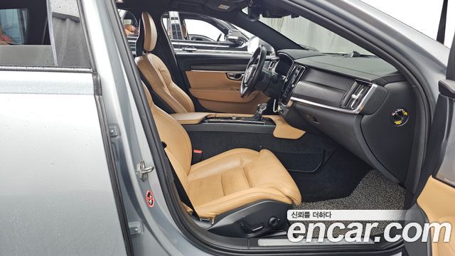 Volvo V90 Cross Country D5 PRO AWD 2018 — фото 11
