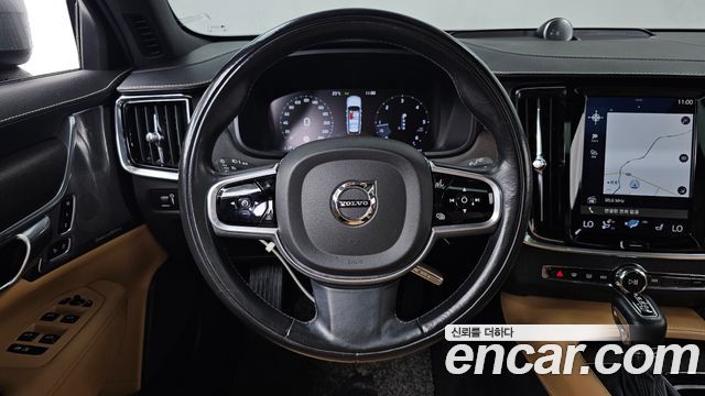 Volvo V90 Cross Country D5 PRO AWD 2018 — фото 13