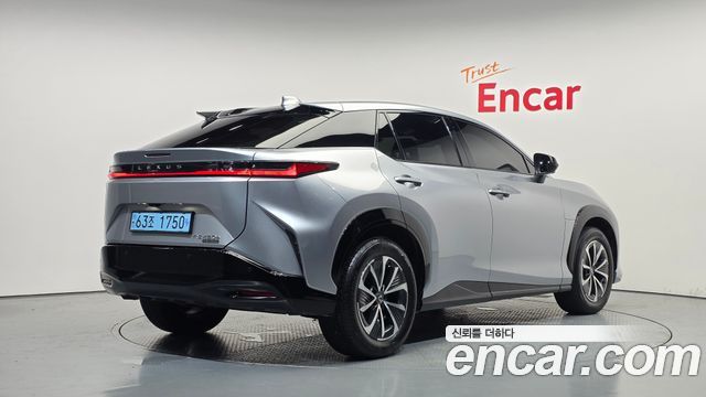 Lexus RZ450e Supreme 2023 — фото 2