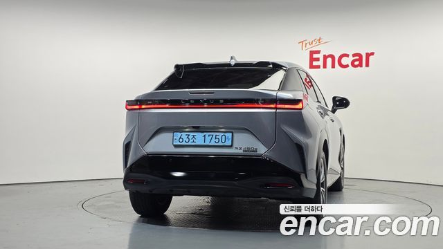 Lexus RZ450e Supreme 2023 — фото 4