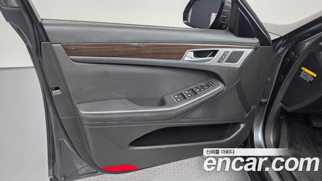 Genesis G80 3.3 GDI AWD Luxury 2017 — фото 24
