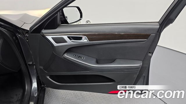 Genesis G80 3.3 GDI AWD Luxury 2017 — фото 25