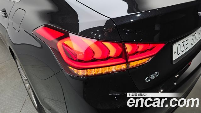 Genesis G80 2.2D AWD Premium Luxury 2018 — фото 23