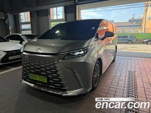Lexus LM (II) 500h Royal