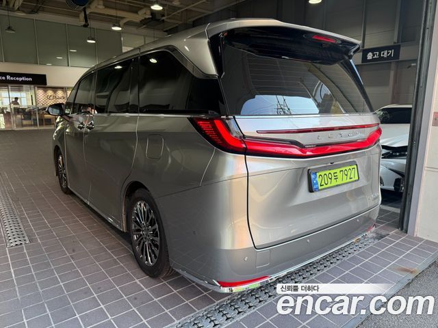 Lexus LM (II) 500h Royal 2025 — фото 2