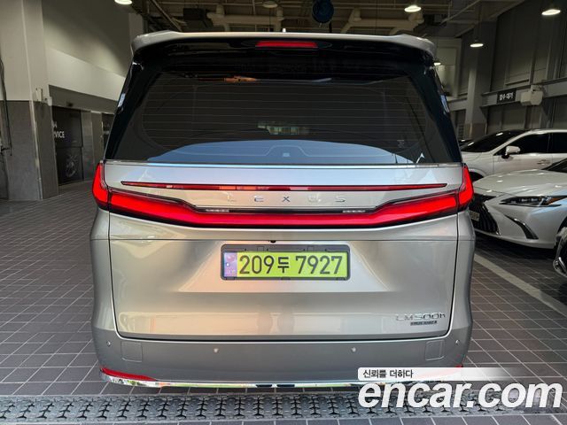 Lexus LM (II) 500h Royal 2025 — фото 4